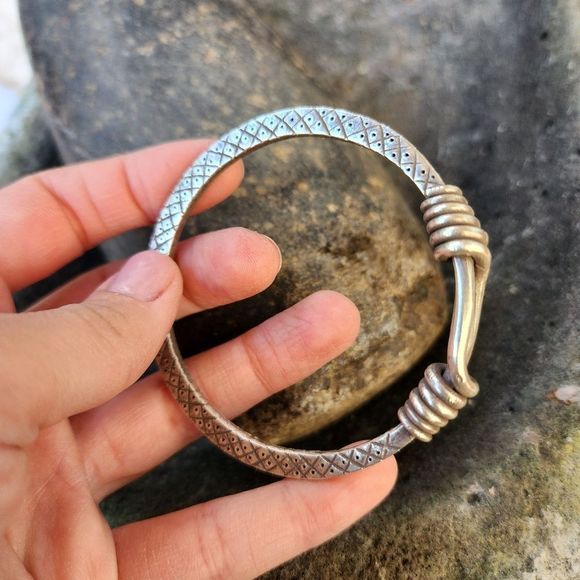 Boho Tribal handmaid silver bangle - Picture 3 of 4